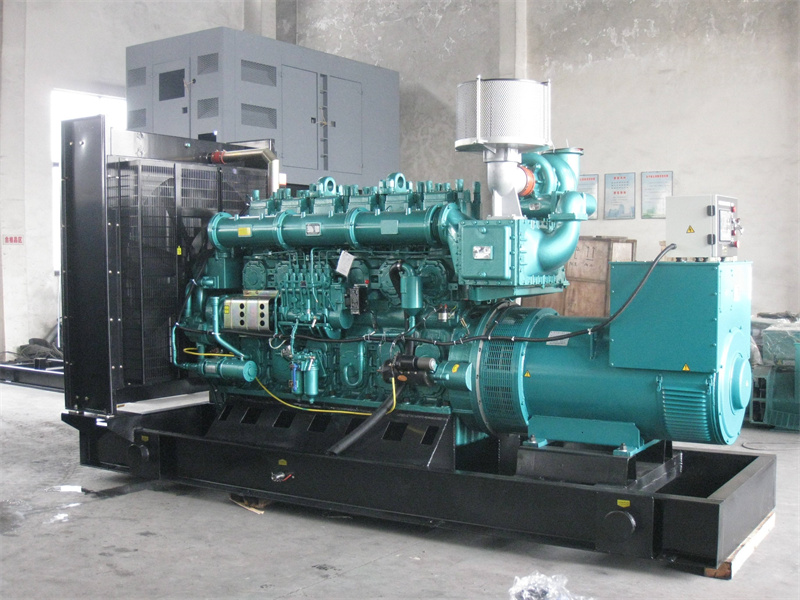 安溪200KW 柴油发电机的油耗是多少？